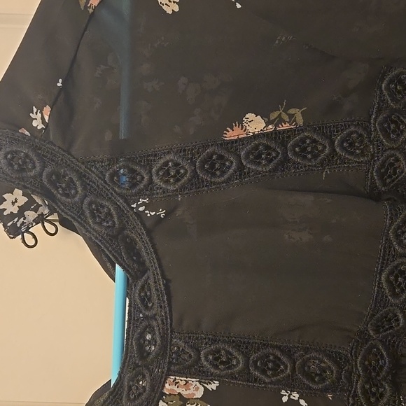 Top - Picture 2 of 4